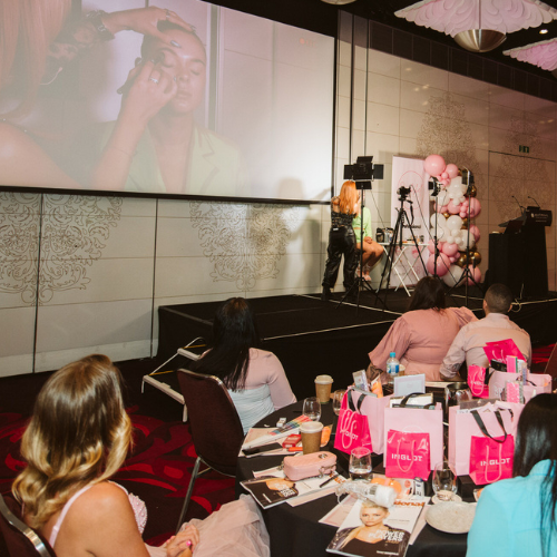 How to Become a Certified Makeup Artist in Australia โ Online Options That Actually Work ๐ฆ๐บ๐